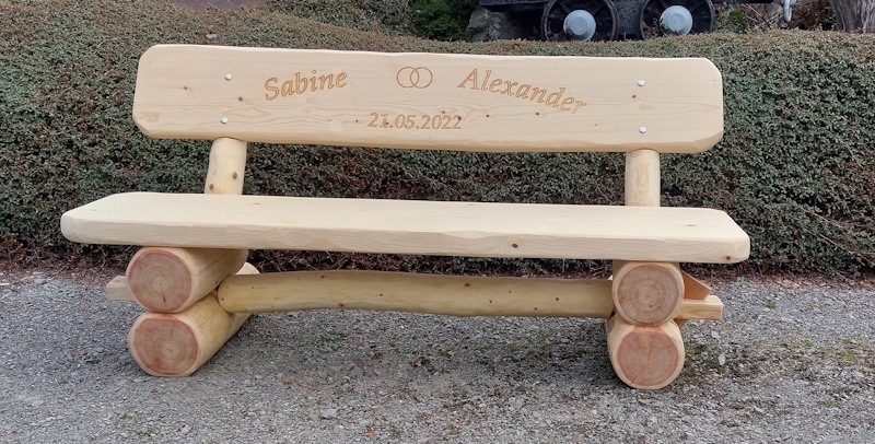 Bank mit Gravur Sabine und Alexander