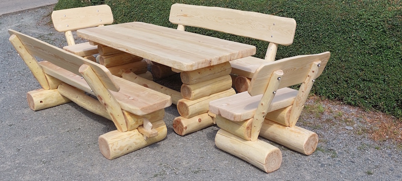 Bankgruppe Modell Bärenstein mit zwei Stühlen